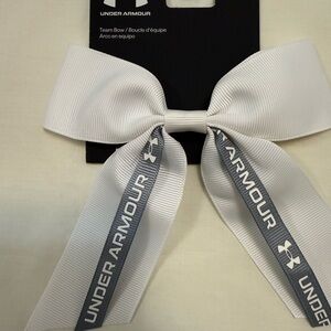 Under Armour White Bow with Gray Branded Streamers